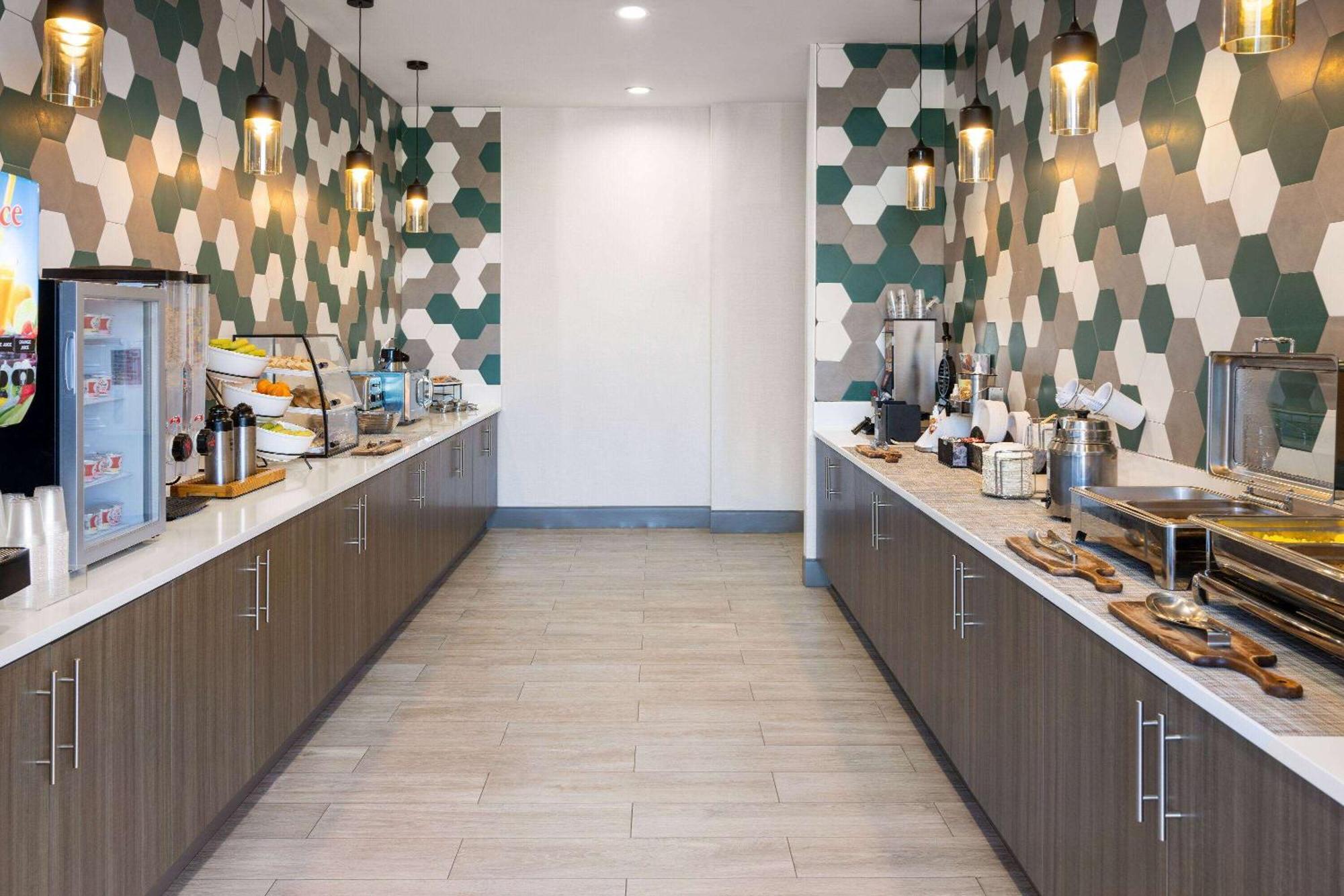 La Quinta Inn & Suites By Wyndham لوكوست غروف المظهر الخارجي الصورة