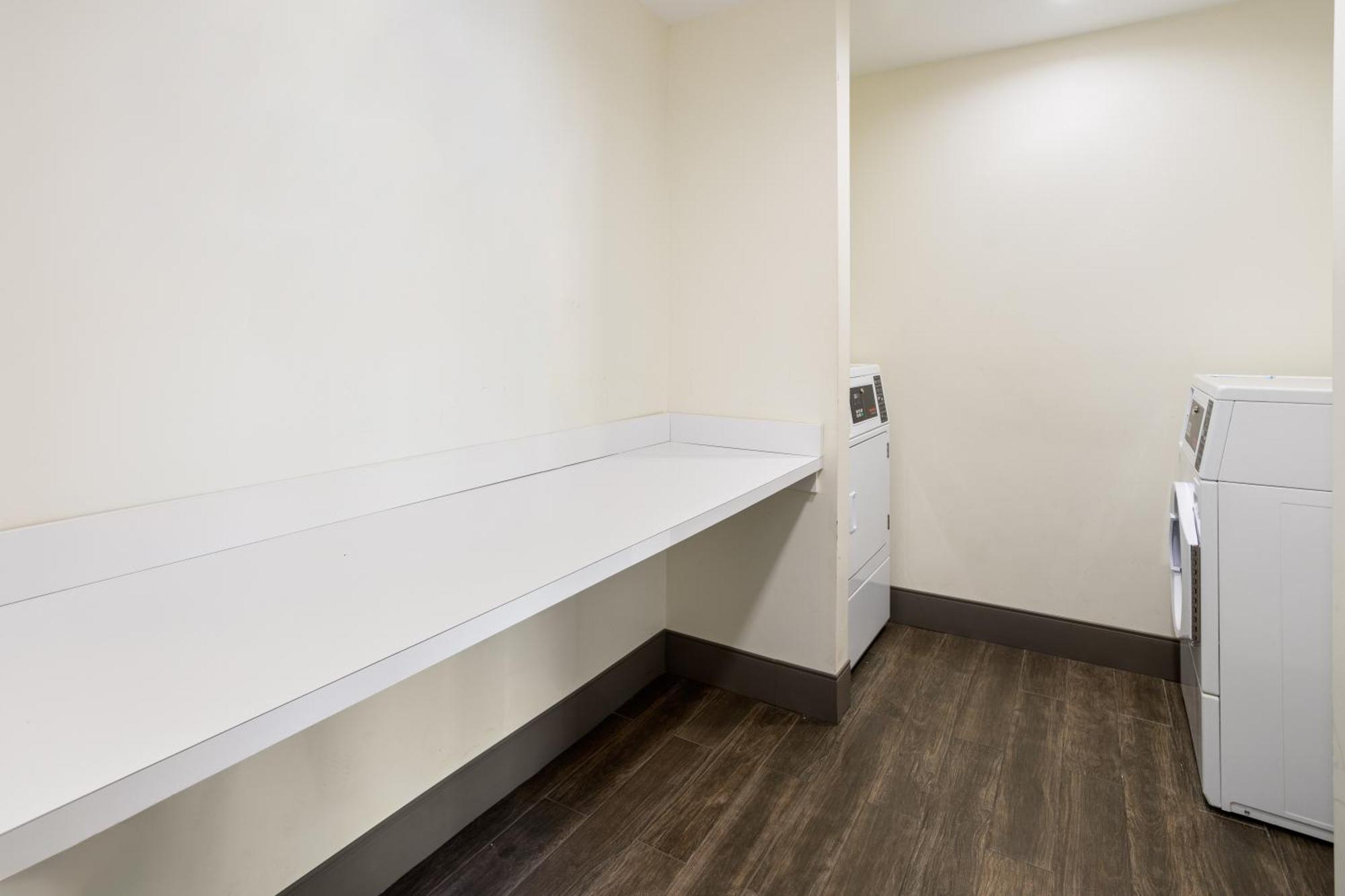 La Quinta Inn & Suites By Wyndham لوكوست غروف المظهر الخارجي الصورة