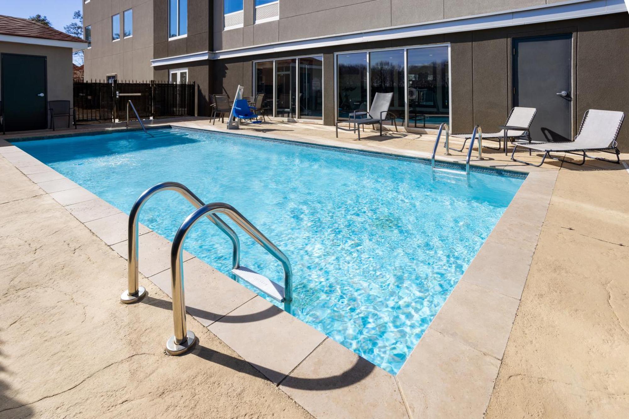 La Quinta Inn & Suites By Wyndham لوكوست غروف المظهر الخارجي الصورة